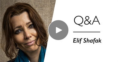 Elif Shafak responde las preguntas del público