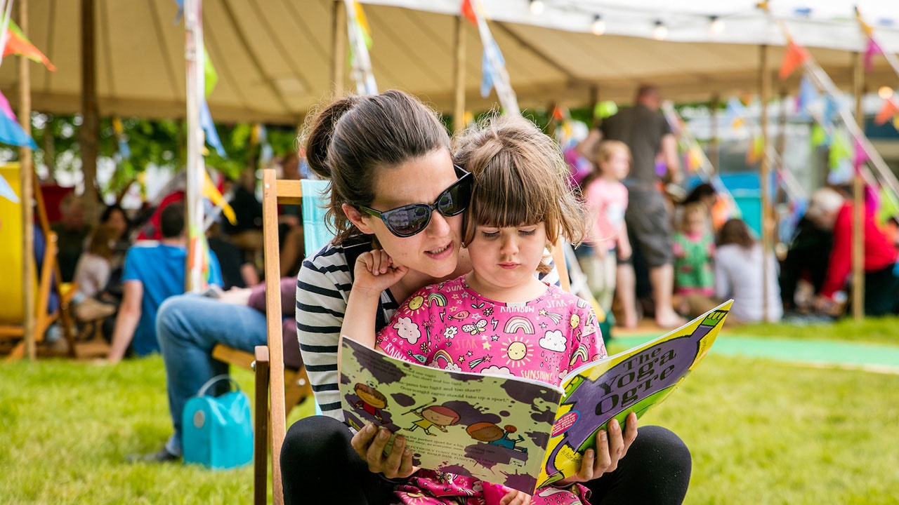 Hay Festival 2019 – Readers in the sun