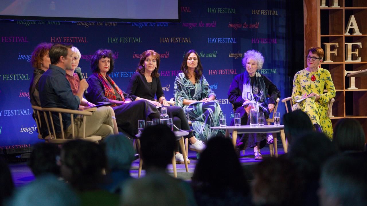 Hay Festival marks Armistice 100 with poetry