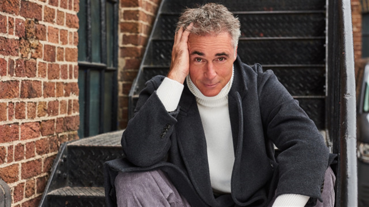 Greg Wise headshot