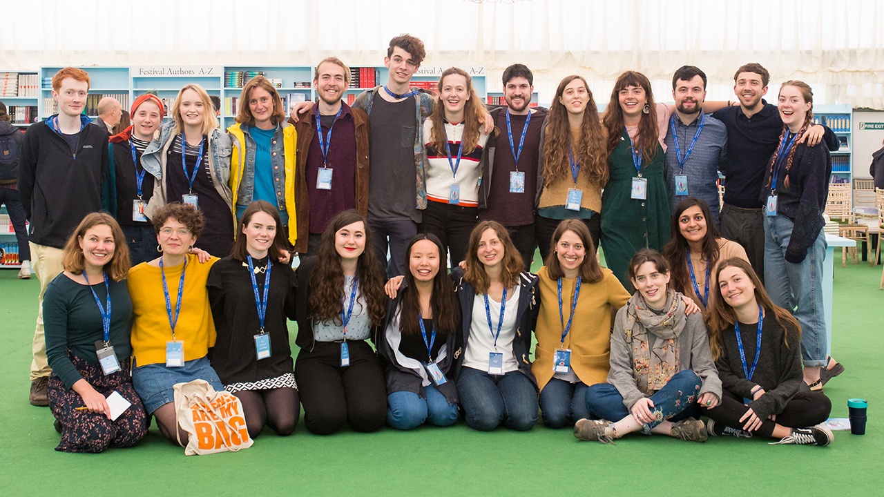 Myfyrwyr academaidd y Gelli yn Gŵyl y Gelli 2017