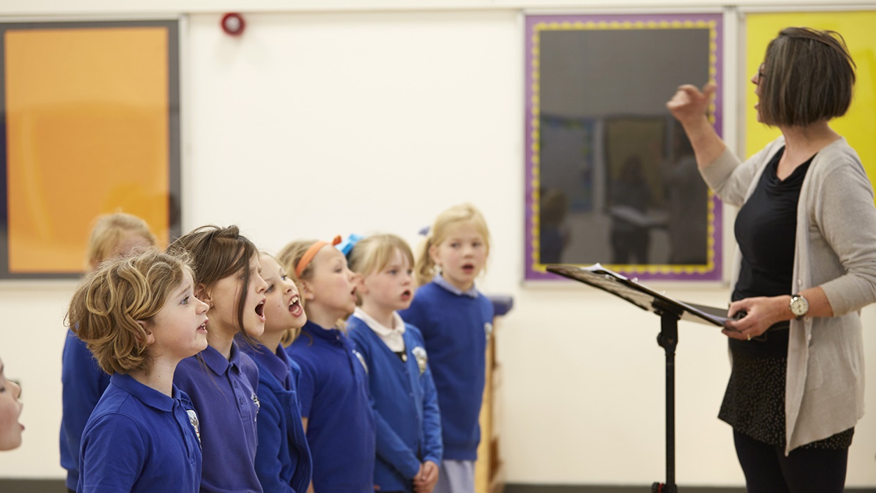 Schools choir rehearsing for Hay Festival event