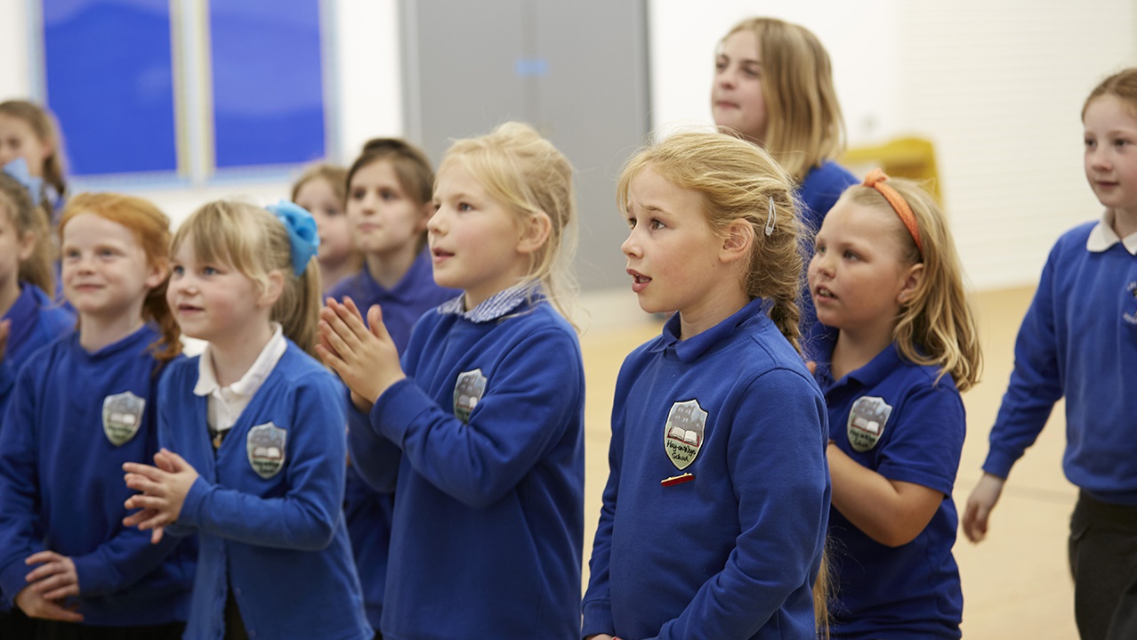 Schoolchildren in Hay singing in the choir