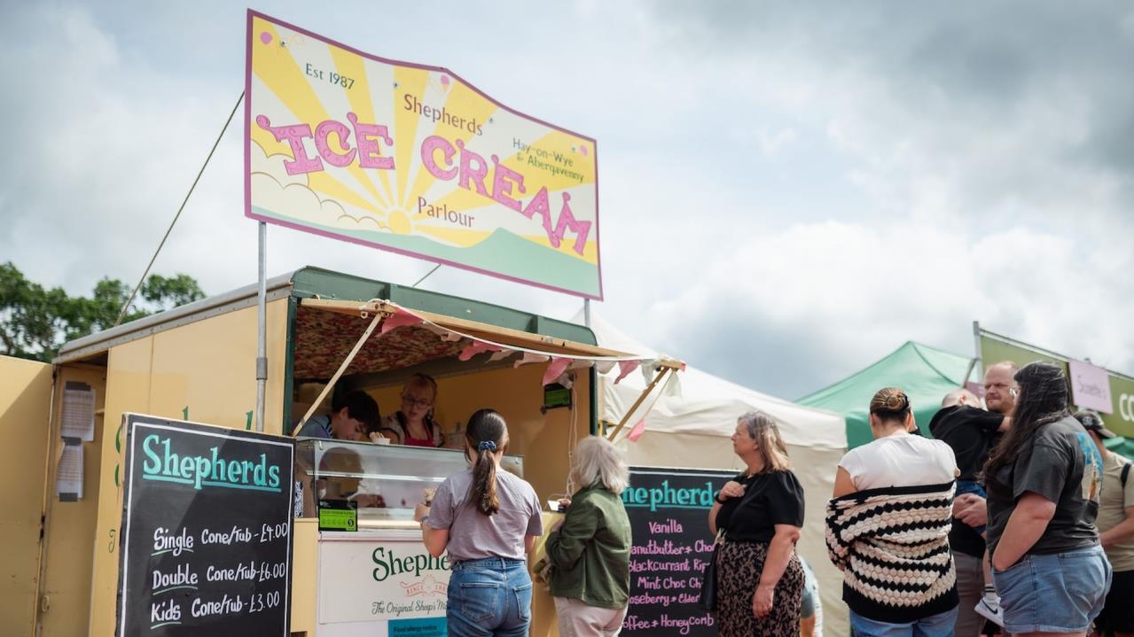 Hay Festival to honour actor, author and Paddington star Hugh Bonneville with marmalade-and-toast flavour ice cream
