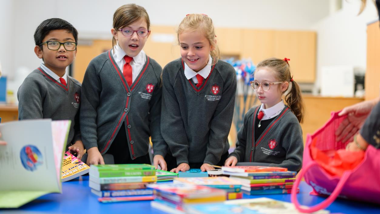 Hay Festival donates ‘50 Books to Fall in Love With’ to Herefordshire schools