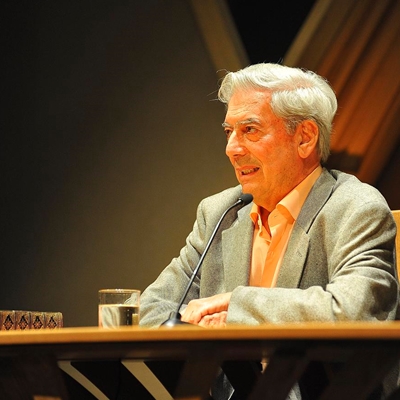 Héroes latinoamericanos: Mario Vargas Llosa. Gerald Martin y Alonso Cueto en conversación con Sergio Vilela