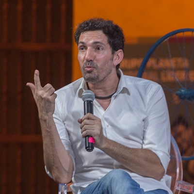 César Bona in conversation with Carlos Sánchez