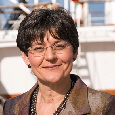 Irena Edwards, Joep de Roo and Sneška Quaedvlieg-Mihailović with Justin Albert