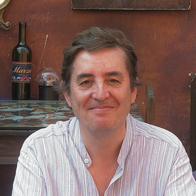 Luis García Montero and Juan Manuel Roca in conversation with Perla Toro