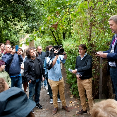 Lecturas en el jardín: propios y ajenos Lecturas en el jardín: propios y ajenos
