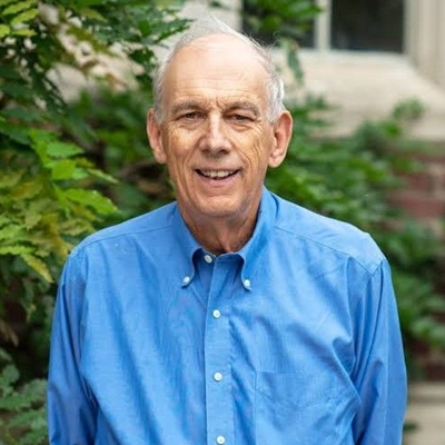 Sundeep Waslekar, Robert O. Keohane, Sam Elsey y estudiantes de IE University en conversación con Borja Santos