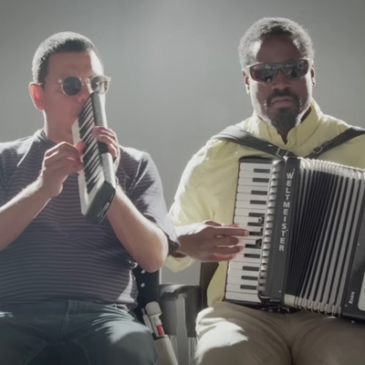 Screening of the documentary 'El extraordinario viaje de Carlos y Alvin'