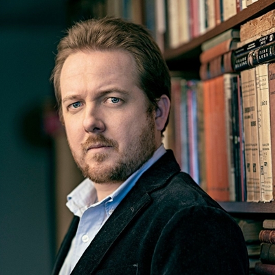 Juan Esteban Constaín in conversation with María del Pilar Valencia