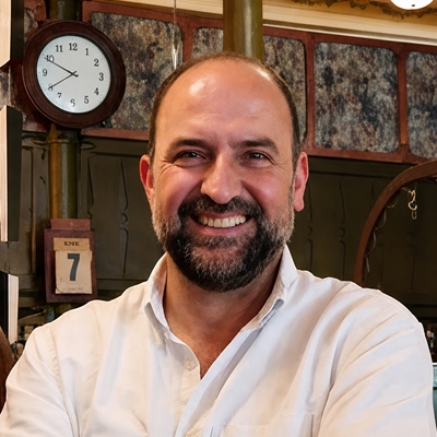 José Miguel Ortega in conversation with Héctor Rodríguez