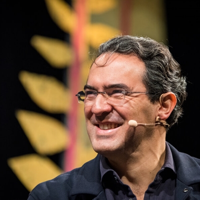 La Vida Doble. Arturo Fontaine en conversación con Juan Gabriel Vásquez -  Hay Festival - Hay Player Audio & Video