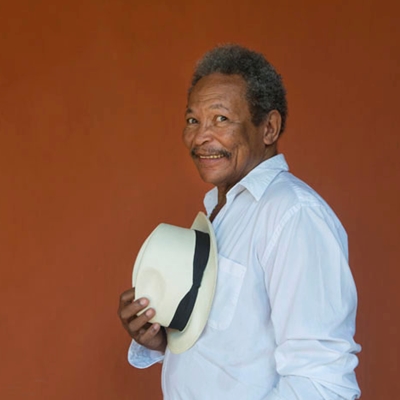 HAY JOVEN: Earl Lovelace sobre Is just a movie