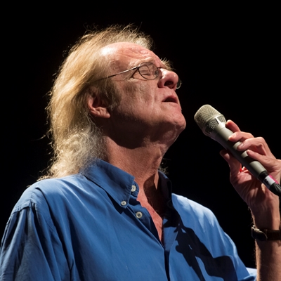 Luis Eduardo Aute en conversación con Sandra Lorenzano