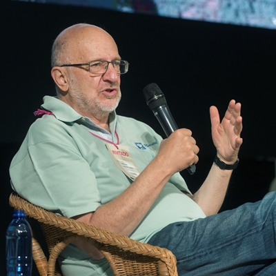 Daniel Samper Pizano en conversación con Adolfo Pacheco. Con actuación musical del conjunto de Rodrigo Rodríguez