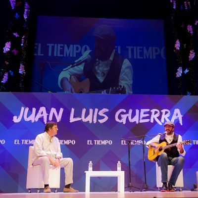 Juan Luis Guerra en conversación con Roberto Pombo
