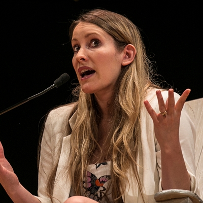 Laura Bates en conversación con Jineth Bedoya - Versión española