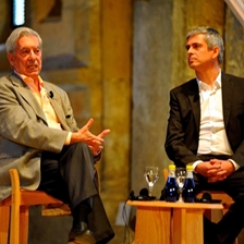 Mario Vargas Llosa y Javier Moreno