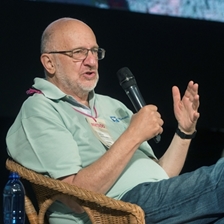 Daniel Samper Pizano in conversation with Weildler Guerra and Pepe Palacio Coronado