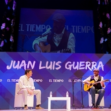Juan Luis Guerra en conversación con Roberto Pombo