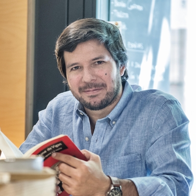 José María Beneyto and Renato Cisneros in conversation with Paola del Vecchio