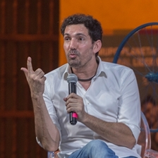 César Bona in conversation with Carlos Sánchez